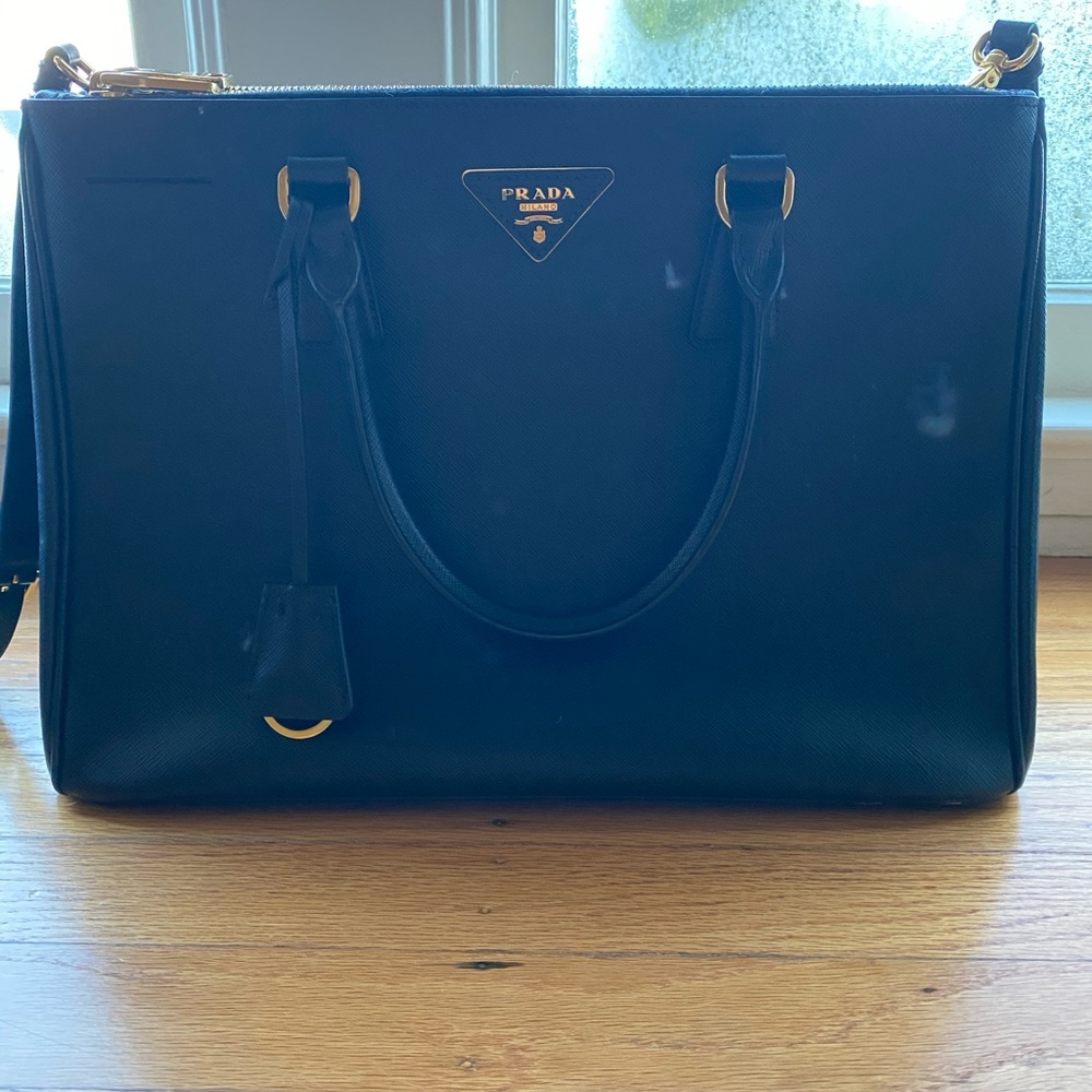Prada saffiano medium tote